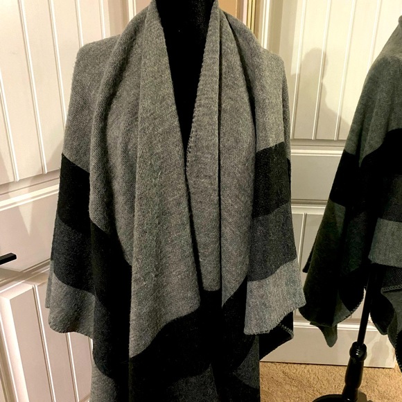 Reitmans Shall - Picture 1 of 2